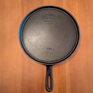 Vintage Wagner Ware cast iron 11" griddle